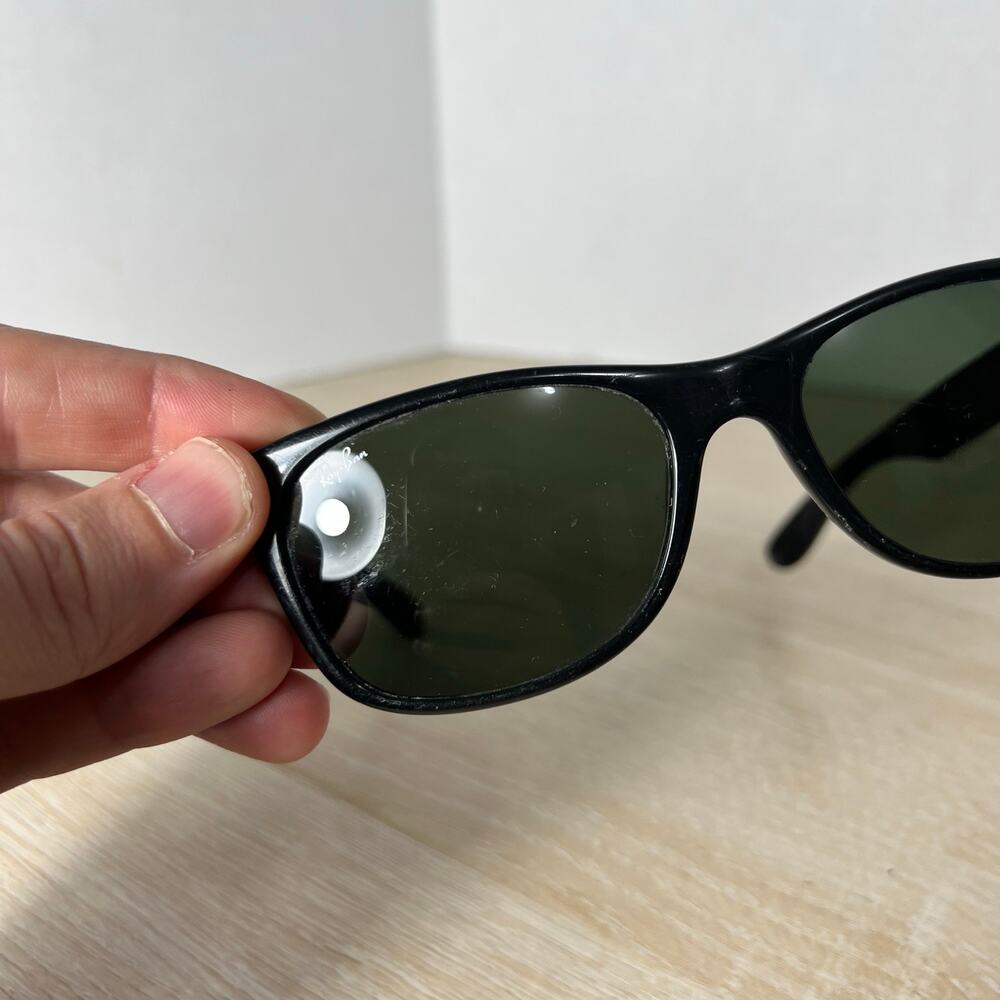 Ray-Ban RB2132 New Wayfarer 901 Sunglasses Black DAMAGED 55-18 Italy - Picture 16 of 16